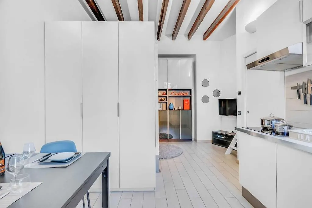 Duomo M1 - Jdn House Con Wi-Fi E Smart Tv Apartment Milan 0*,  Italy